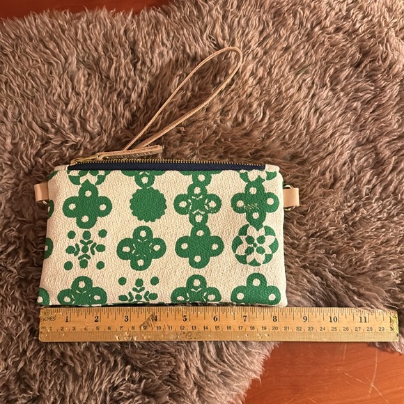 ERIN FLETT wristlet “Kelly Nordic,” ret.$44. Like new except for minor smudging. - Picture 4 of 8